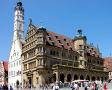Sie sehen das Rathaus der Stadt Rothenburg ob der Tauber